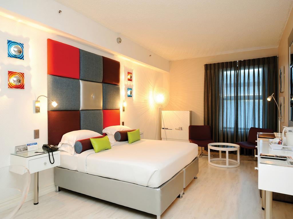 Peermont Metcourt Suites At Emperors Palace Kempton Park Exteriör bild