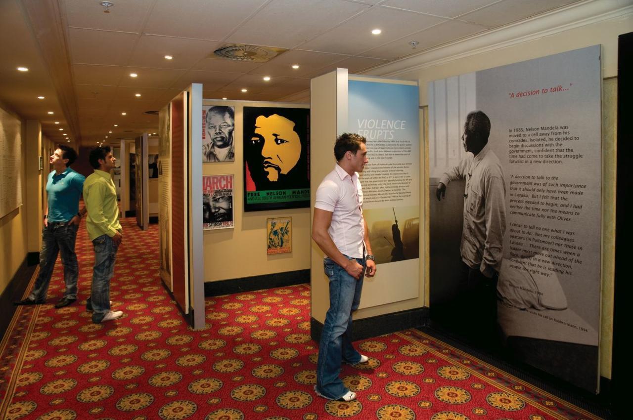 Peermont Metcourt Suites At Emperors Palace Kempton Park Exteriör bild