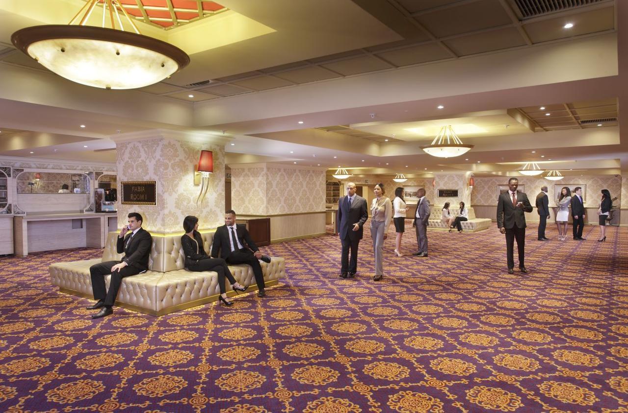 Peermont Metcourt Suites At Emperors Palace Kempton Park Exteriör bild