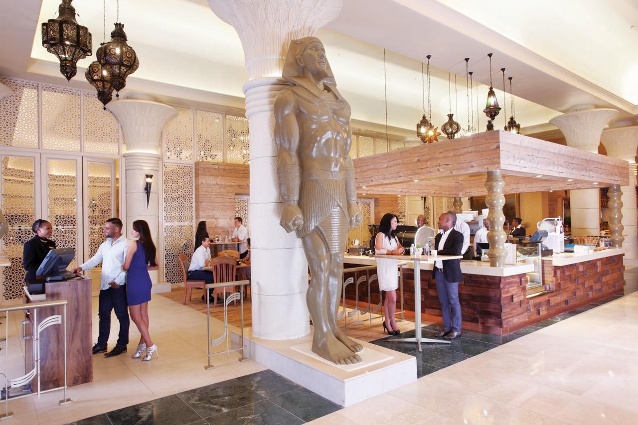 Peermont Metcourt Suites At Emperors Palace Kempton Park Exteriör bild