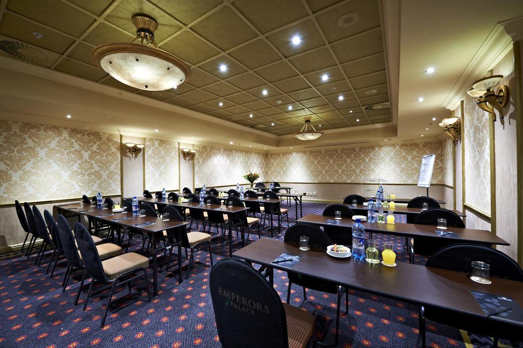 Peermont Metcourt Suites At Emperors Palace Kempton Park Exteriör bild