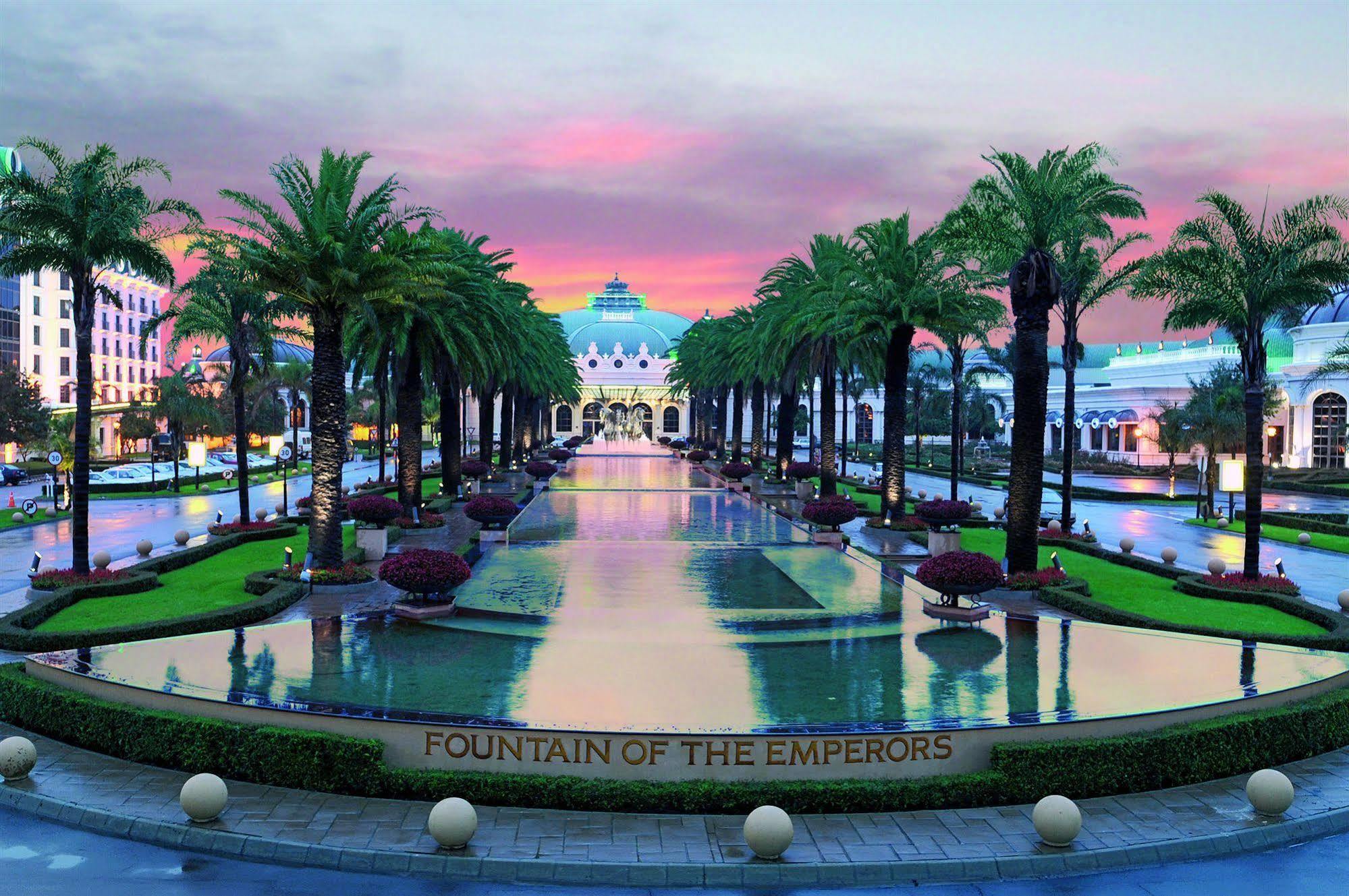 Peermont Metcourt Suites At Emperors Palace Kempton Park Exteriör bild